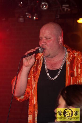 Dr. Ring Ding (D) with The Yard Concil Band - Alte Kaffeeroesterei, Plauen 29. April 2005 (3).jpg